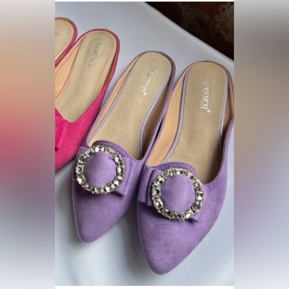 NWOT-1 pair of new lavender Taomengsi mule pointy toe with rhinestone accent
